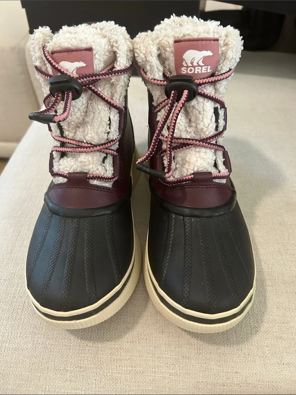 Sorel Out N About IV Chillz Big Kids boots, plum/black colorway, Size 6, NWOT